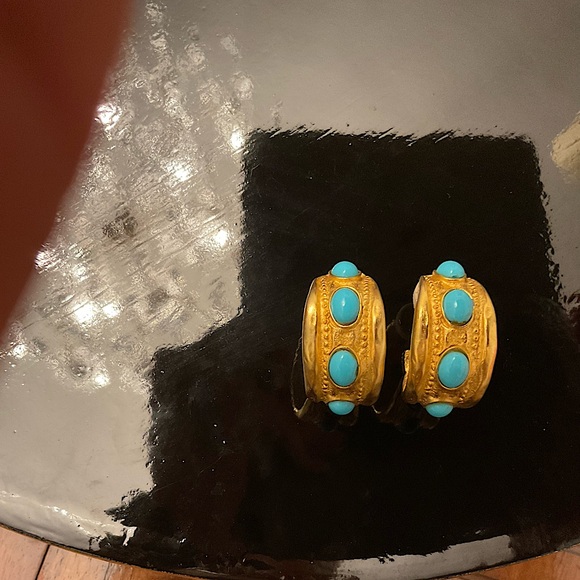 Vintage Kenneth J Lane Hoop earrings with turquoise Cabochons and gold plated - Picture 1 of 3
